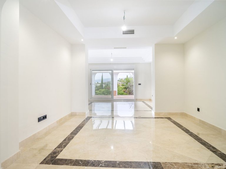 Apartment for Sale in Marbella, Malaga 38