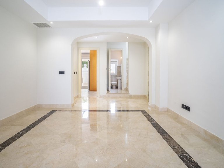 Apartment for Sale in Marbella, Malaga 39