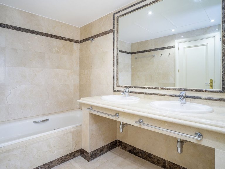 Apartment for Sale in Marbella, Malaga 42