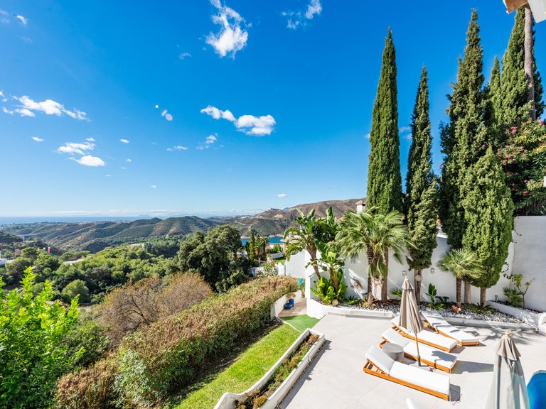 Villa for Sale in Istán, Malaga 10