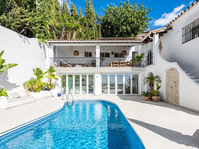 Villa for Sale in Istán, Malaga 31