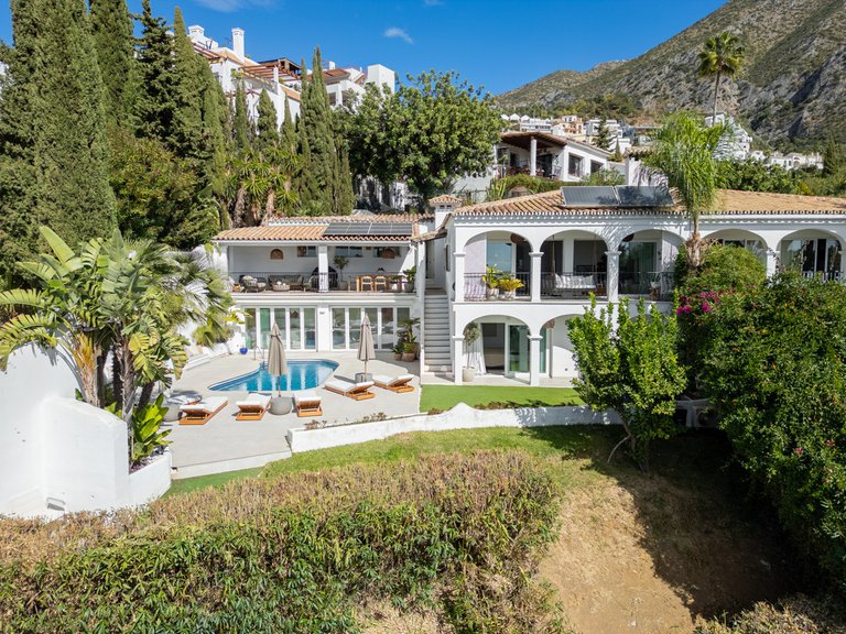 Villa for Sale in Istán, Malaga 37