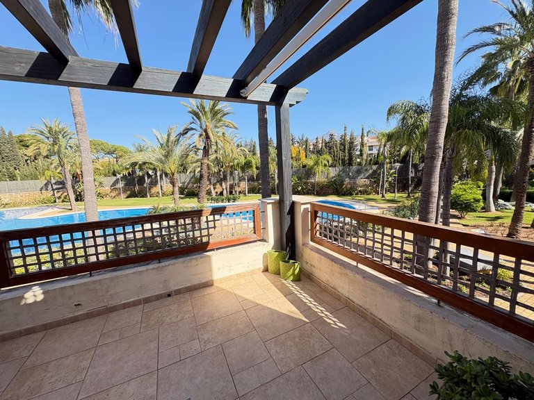 Apartment for Sale in Nueva Andalucía, Malaga 23