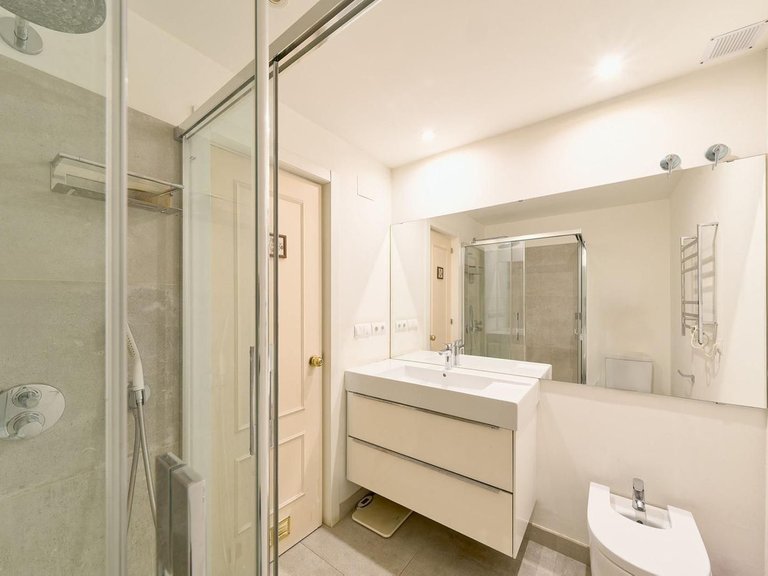 Apartment for Sale in Malagueta, Malaga 17