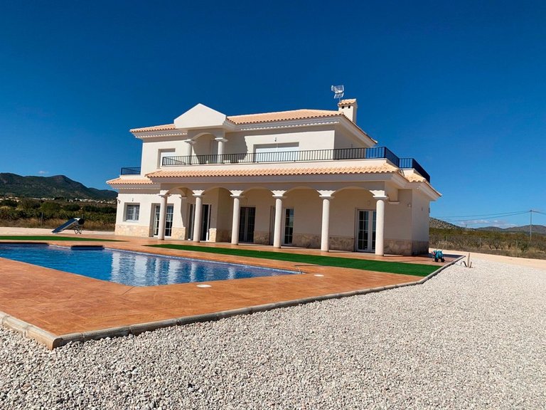 Villa for Sale in Pinoso, Alicante 1