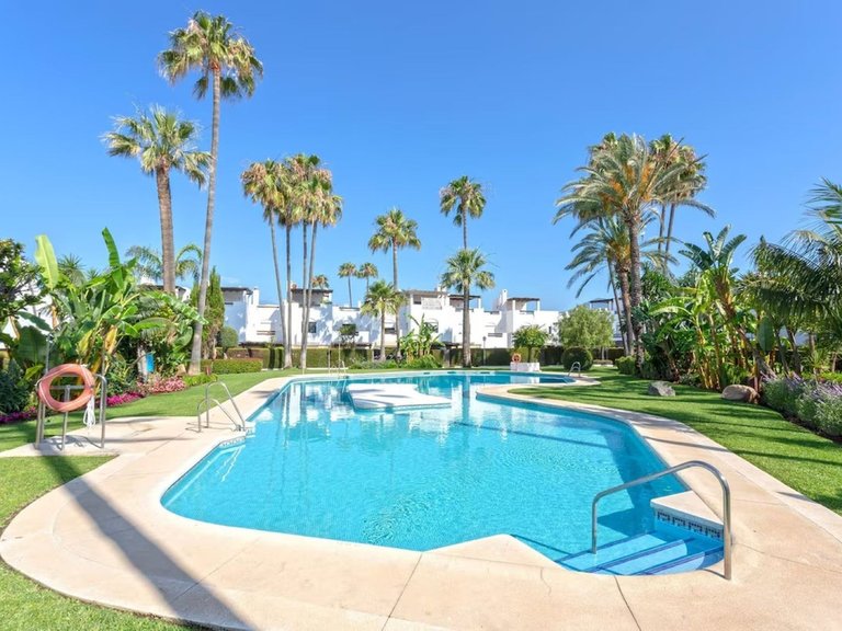 Villa for Sale in San Pedro De Alcántara, Malaga 1