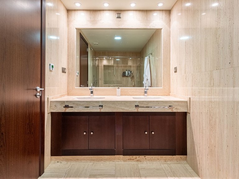 Apartment for Sale in Nueva Andalucía, Malaga 13