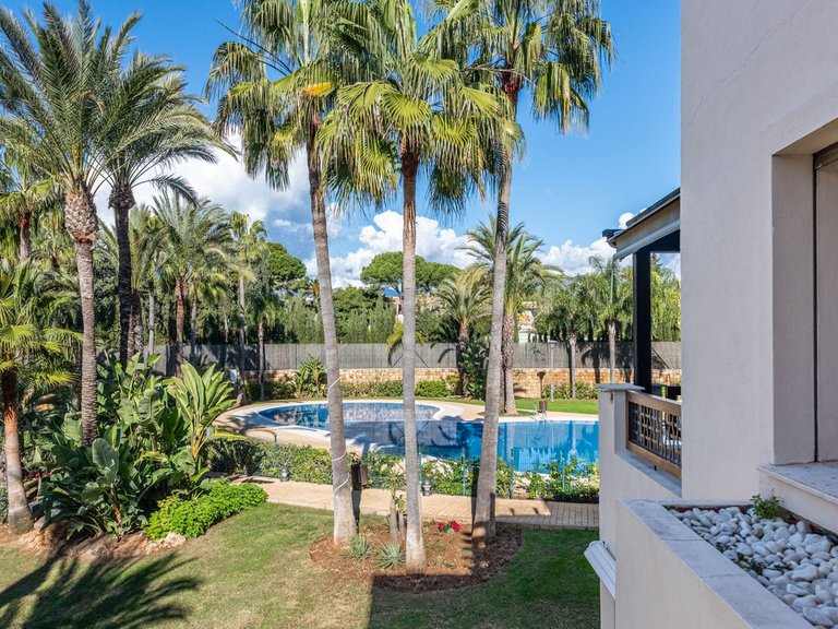 Apartment for Sale in Nueva Andalucía, Malaga 19