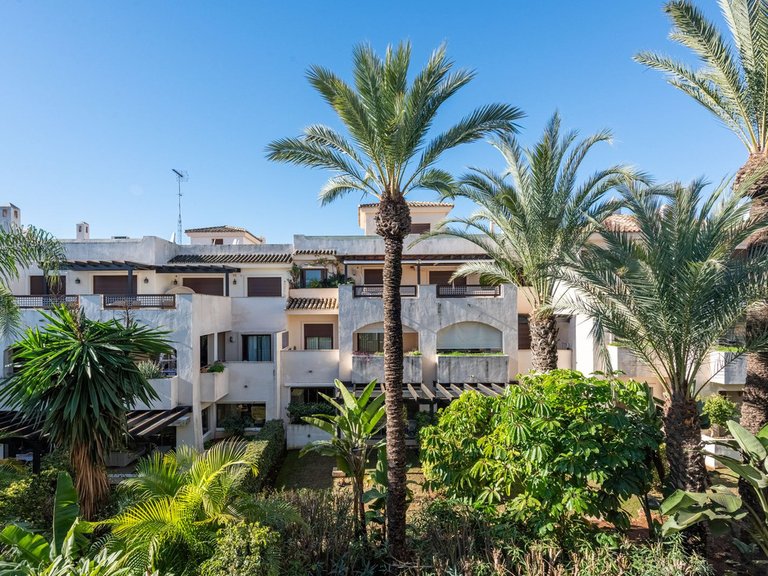 Apartment for Sale in Nueva Andalucía, Malaga 20