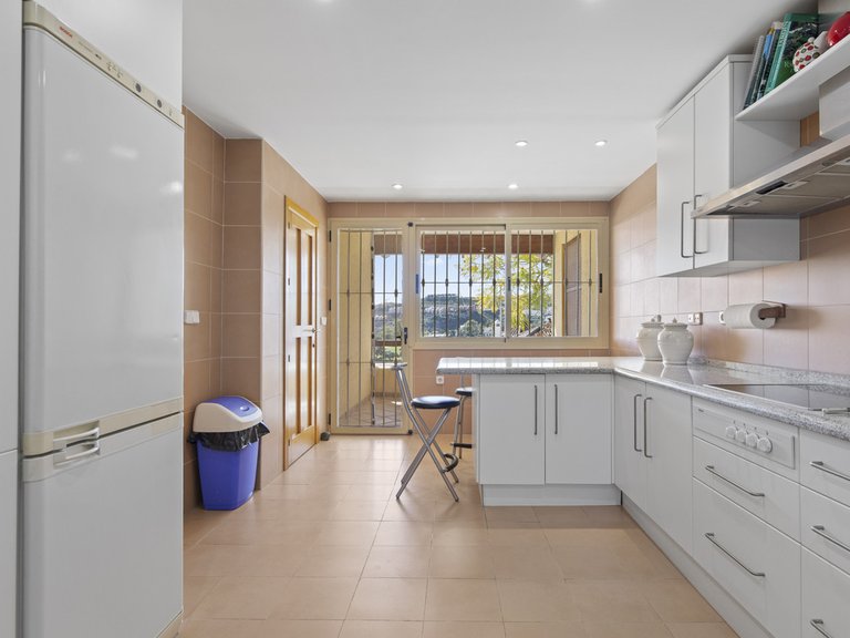 Villa for Sale in Benahavís, Malaga 16