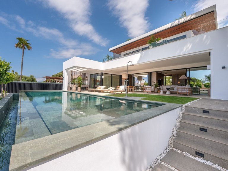 Villa for Sale in Marbesa, Malaga 3