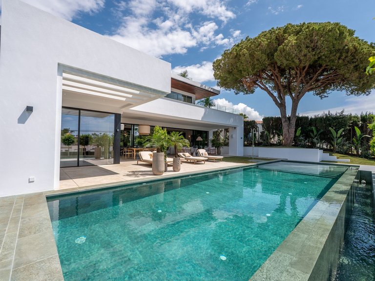 Villa for Sale in Marbesa, Malaga 4
