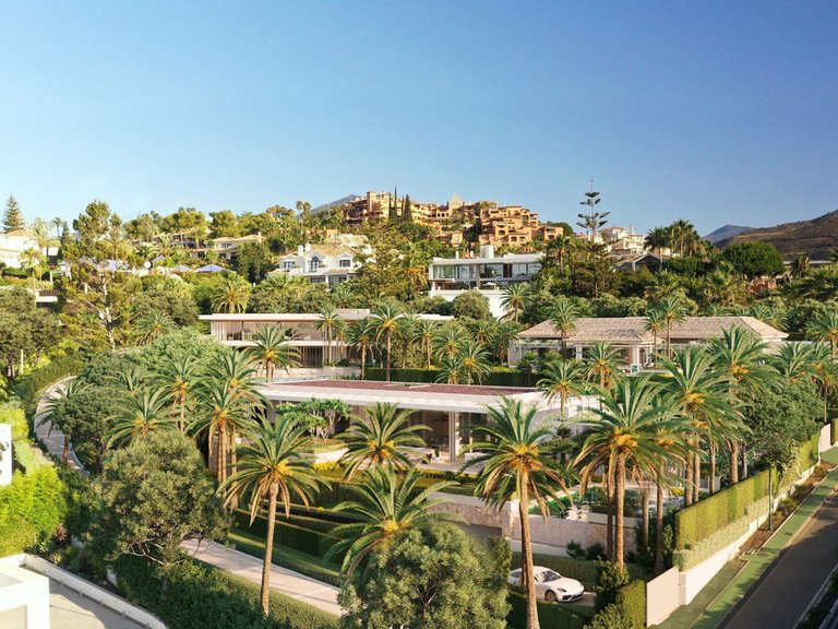 Villa for Sale in Nueva Andalucía, Malaga 2