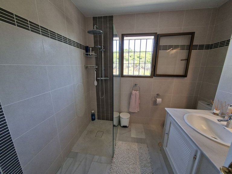 Villa for Sale in La Duquesa, Malaga 25