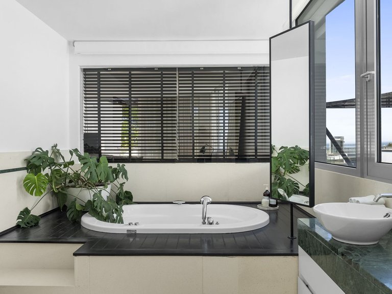 Villa for Sale in Marbella, Malaga 9