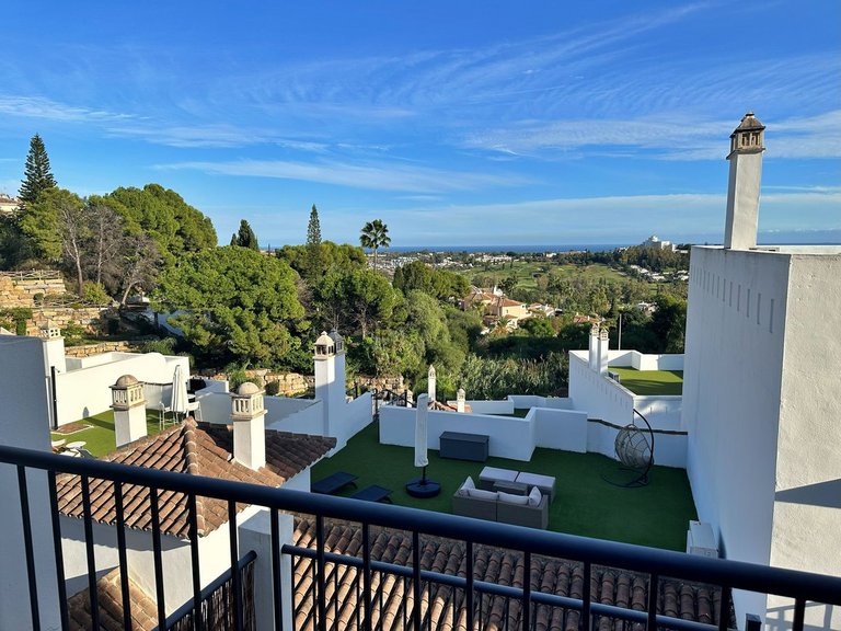 Apartment for Sale in El Paraiso, Malaga 1