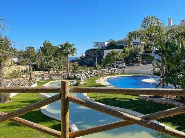 Apartment for Sale in El Paraiso, Malaga 37