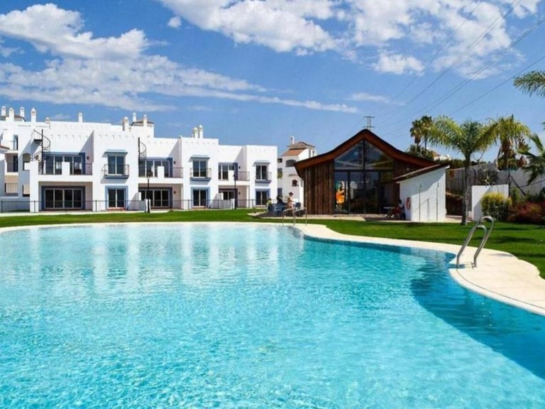 Apartment for Sale in El Paraiso, Malaga 8