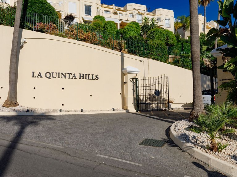 Apartment for Sale in La Quinta, Malaga 32