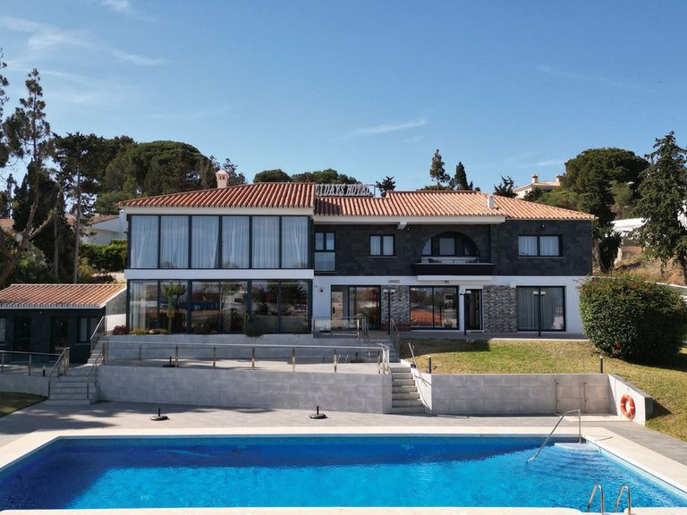 Villa for Sale in El Chaparral, Malaga 4