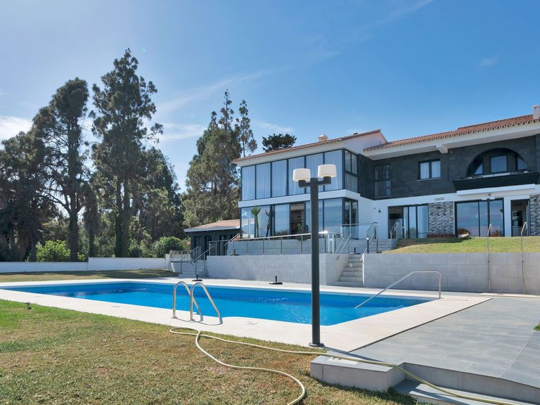 Villa for Sale in El Chaparral, Malaga 5