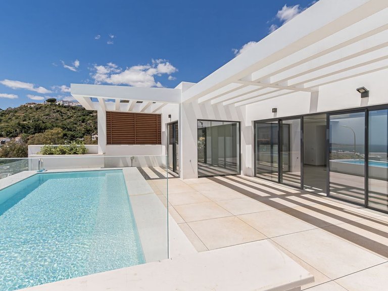 Villa for Sale in Benalmadena, Malaga 4