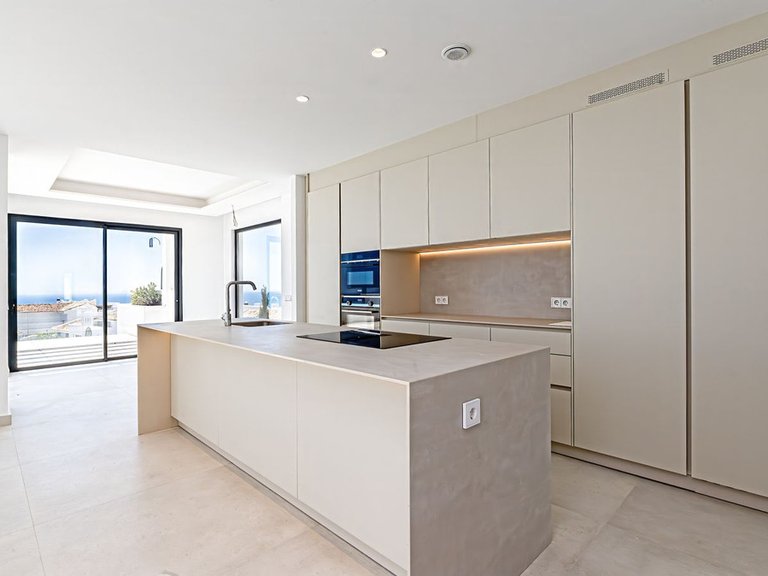 Villa for Sale in Benalmadena, Malaga 9