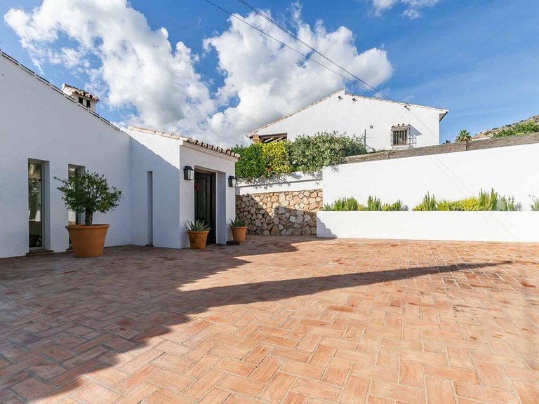Villa for Sale in Benalmadena, Malaga 100