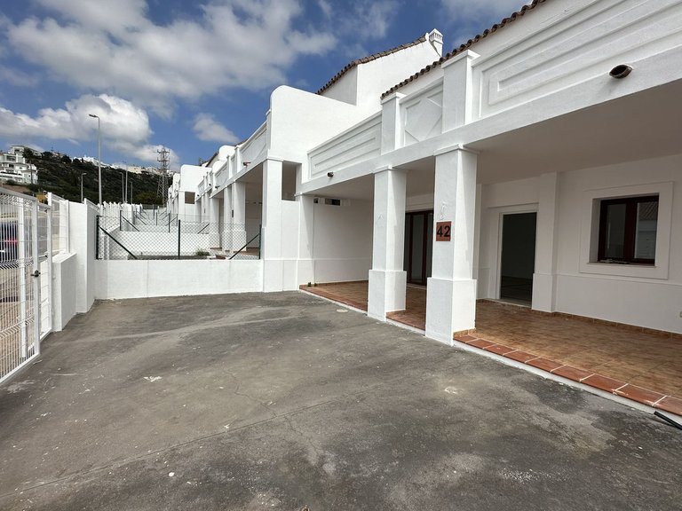 Villa for Sale in Doña Julia, Malaga 4