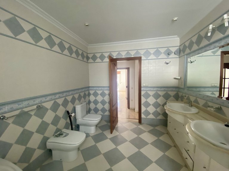 Villa for Sale in Málaga, Malaga 46