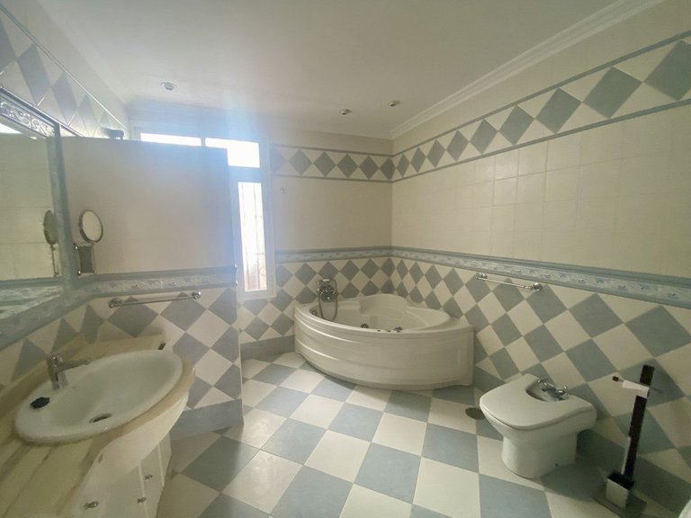 Villa for Sale in Málaga, Malaga 50