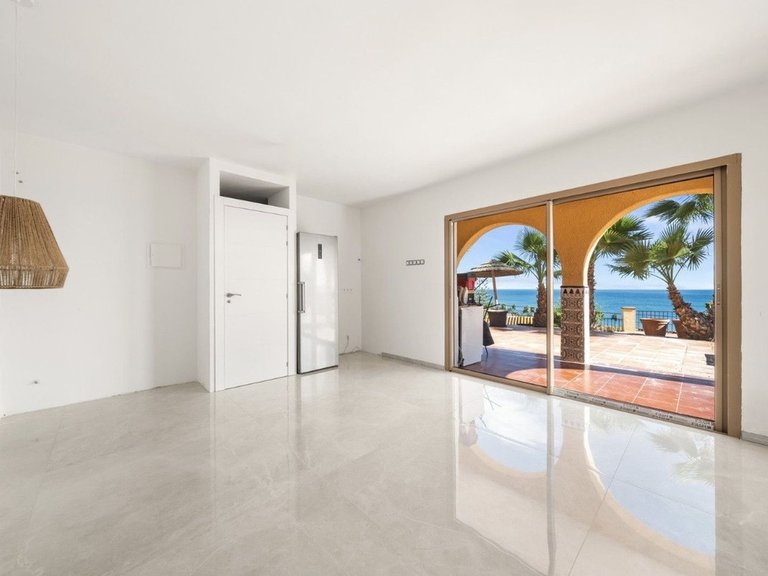 Villa for Sale in Estepona, Malaga 12