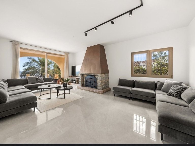 Villa for Sale in Estepona, Malaga 17