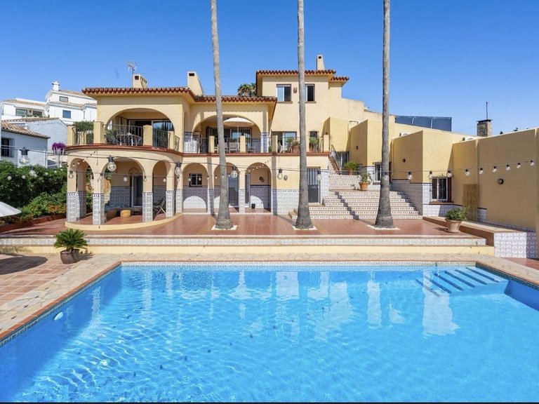 Villa for Sale in Estepona, Malaga 2