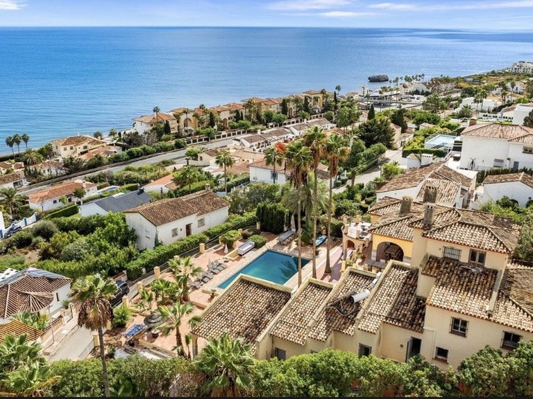 Villa for Sale in Estepona, Malaga 8