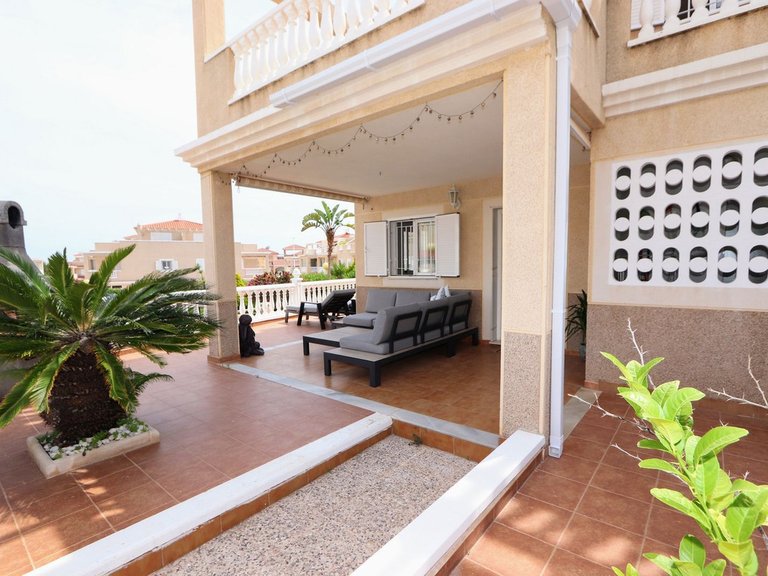 Villa for Sale in Playa Flamenca, Alicante 35
