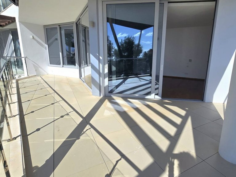 Villa for Sale in The Golden Mile, Malaga 13