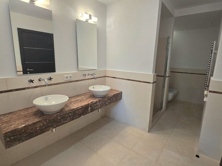 Villa for Sale in The Golden Mile, Malaga 18