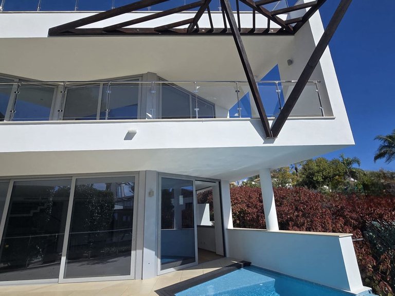 Villa for Sale in The Golden Mile, Malaga 2