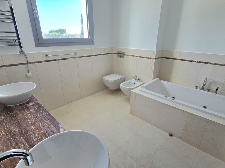 Villa for Sale in The Golden Mile, Malaga 22