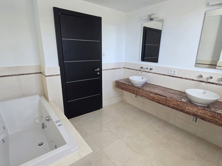 Villa for Sale in The Golden Mile, Malaga 23