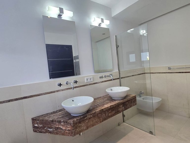 Villa for Sale in The Golden Mile, Malaga 24