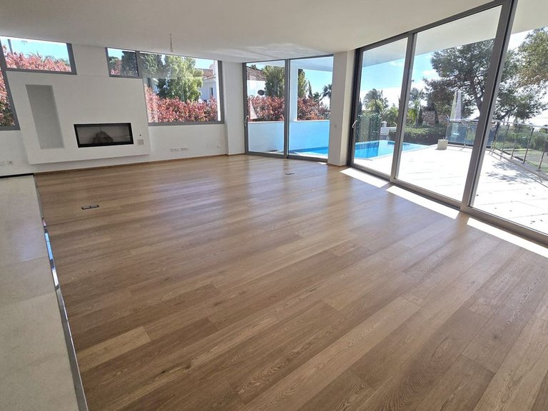 Villa for Sale in The Golden Mile, Malaga 3