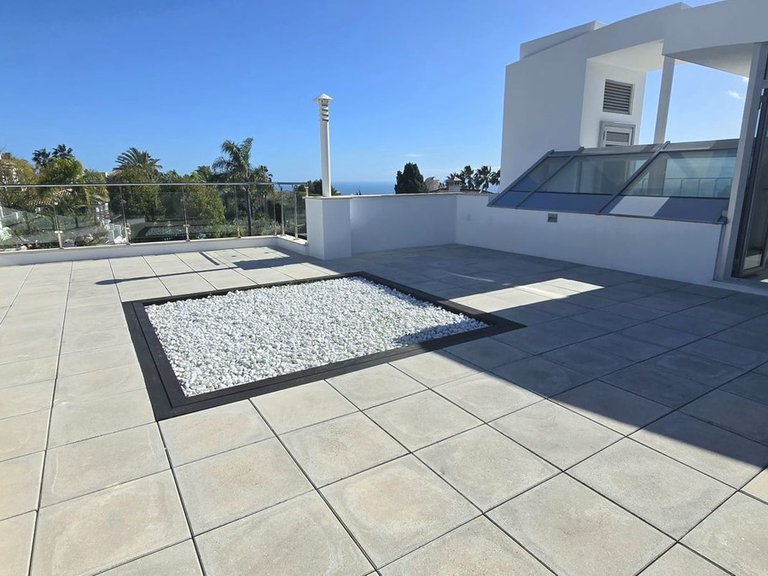 Villa for Sale in The Golden Mile, Malaga 35