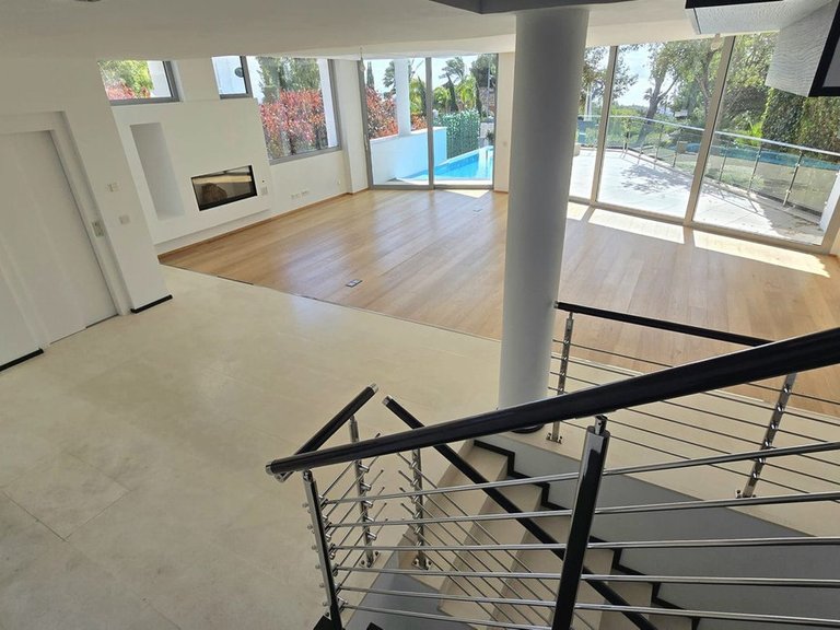 Villa for Sale in The Golden Mile, Malaga 6