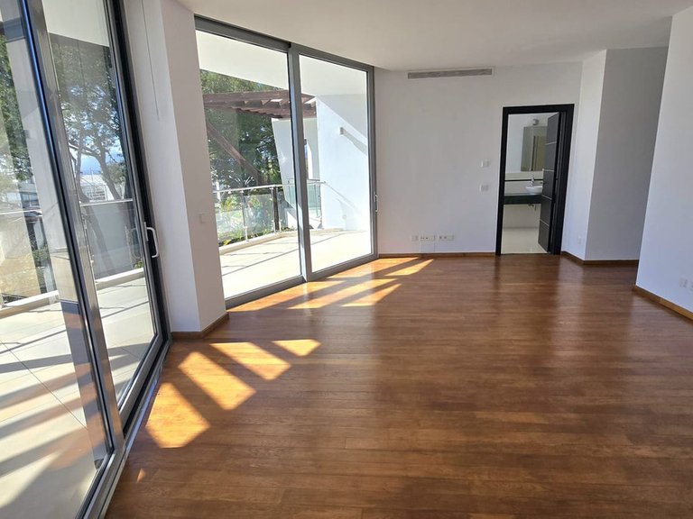 Villa for Sale in The Golden Mile, Malaga 8