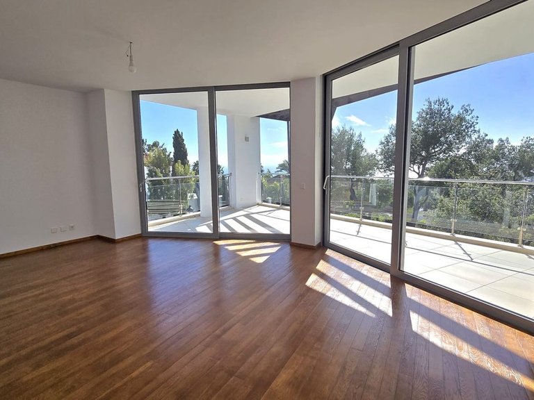 Villa for Sale in The Golden Mile, Malaga 9
