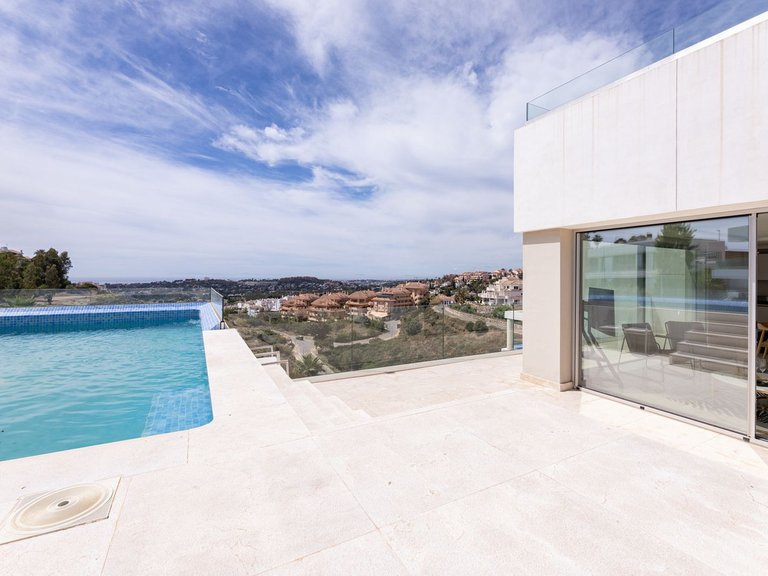Apartment for Sale in Nueva Andalucía, Malaga 2