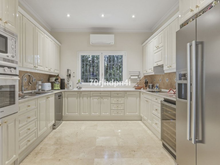 Villa for Sale in Benahavís, Malaga 17