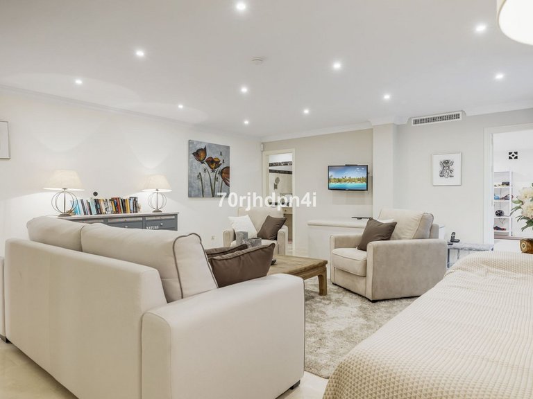 Villa for Sale in Benahavís, Malaga 20